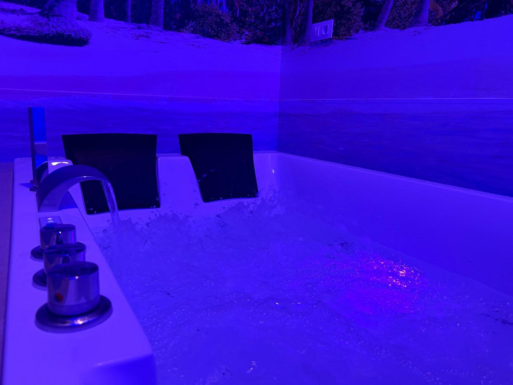 Habitacion Con Jacuzzi Y Bano Privado Мадрид Екстериор снимка