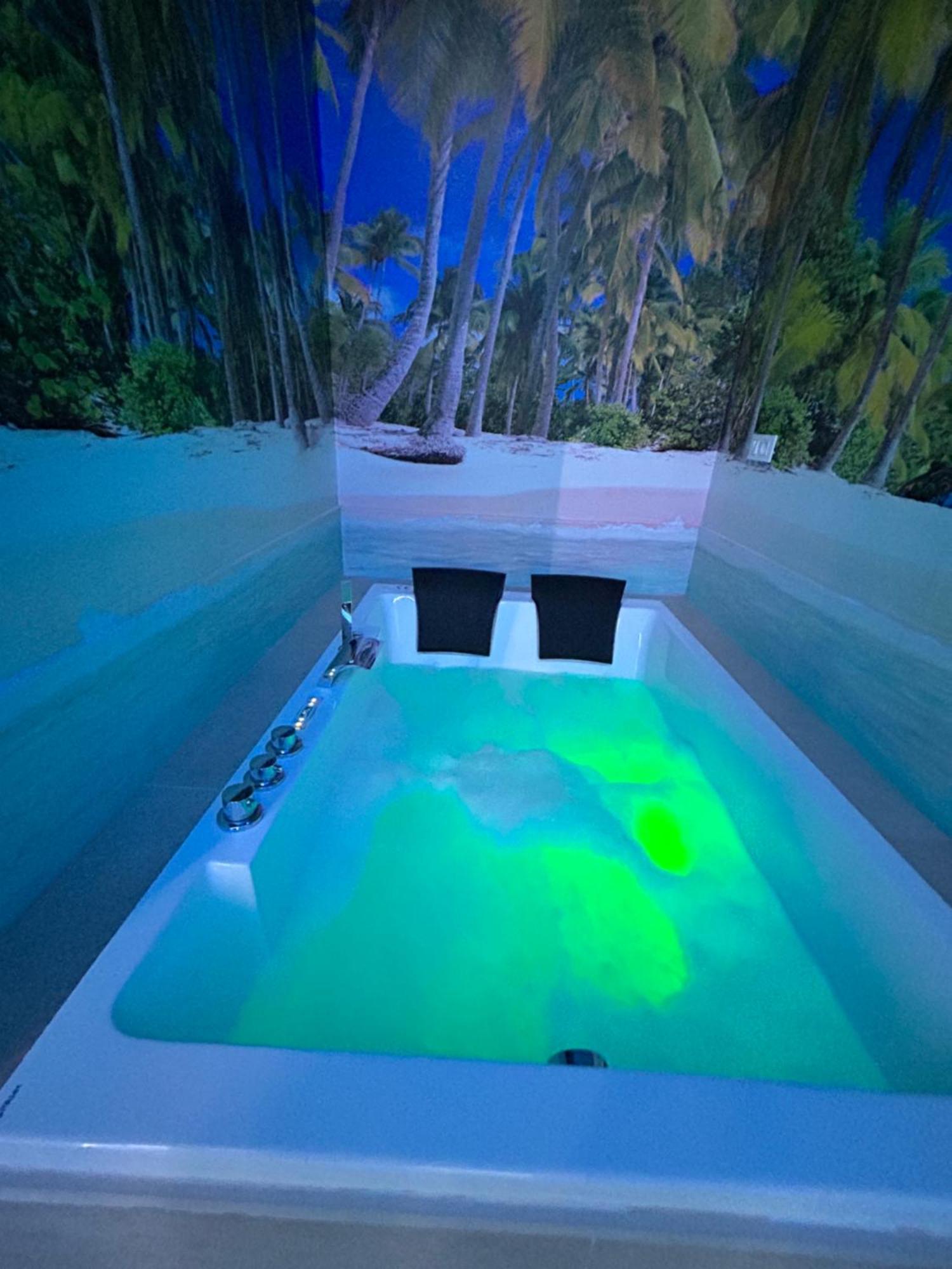 Habitacion Con Jacuzzi Y Bano Privado Мадрид Екстериор снимка