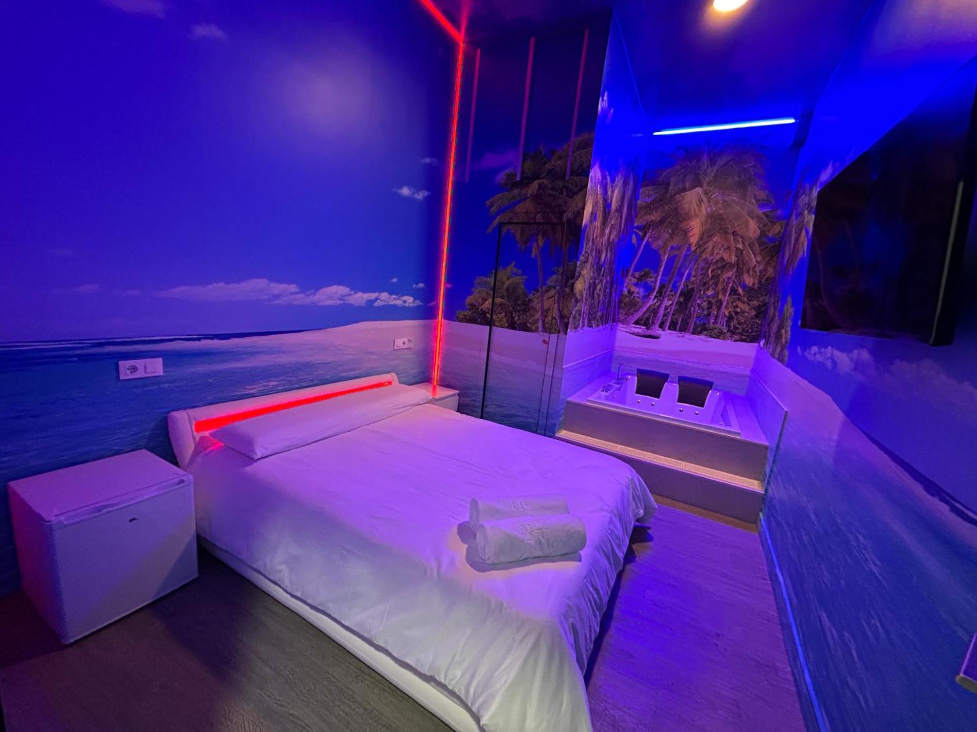 Habitacion Con Jacuzzi Y Bano Privado Мадрид Екстериор снимка